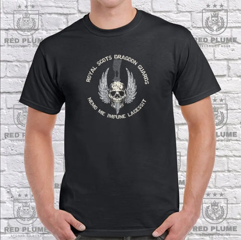 Royal Scots Dragoon Guards Skulled Dagger T-Shirt - Red Plume